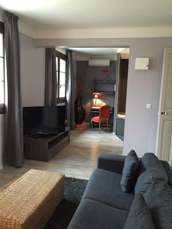 Au Lavoir Colombiers  Room photo