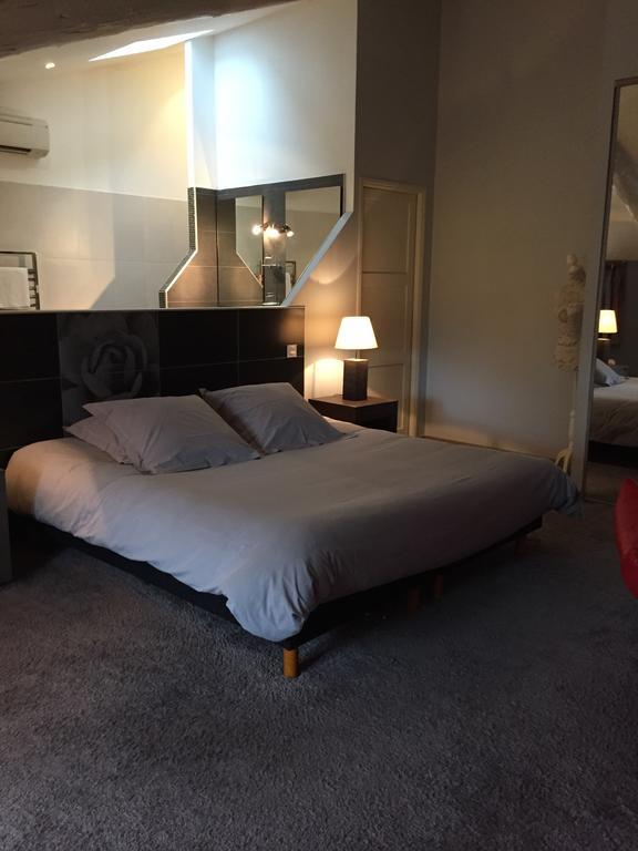 Au Lavoir Colombiers  Room photo