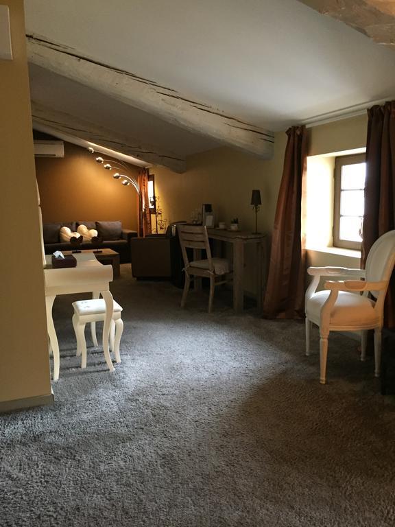 Au Lavoir Colombiers  Room photo