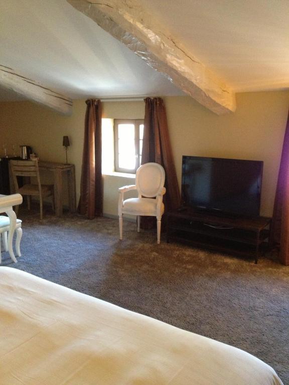 Au Lavoir Colombiers  Room photo