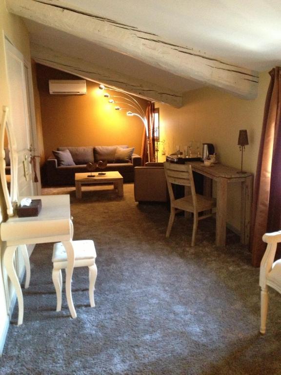 Au Lavoir Colombiers  Room photo