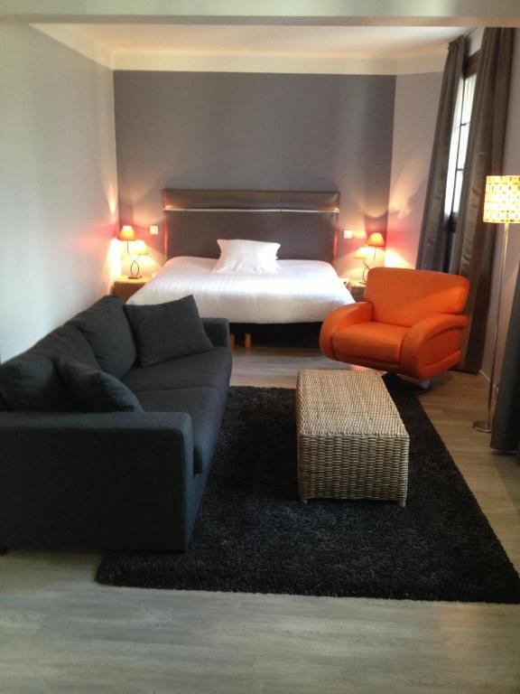 Au Lavoir Colombiers  Room photo