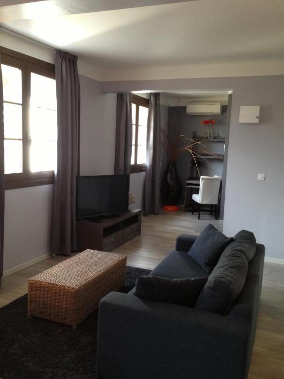 Au Lavoir Colombiers  Room photo